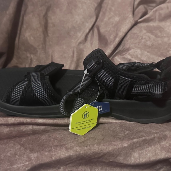 Men’s size 13 sandal new